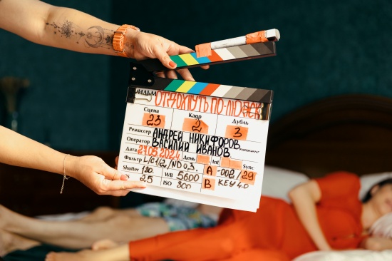 Премьера фильма «Отдохнуть по-людски» с Мариной Федункив и Настасьей Самбурской