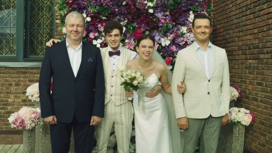 Первый сериал про отношения семей