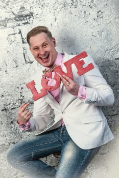 Шоумен, Ведущий Семен Семенов